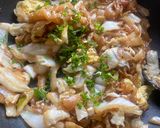 Foto langkah ke 5 dari resep Kwetiau Goreng Sayur Kol.