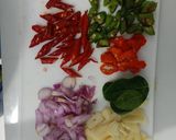 Foto langkah ke 2 dari resep Tumis Bakso Mercon.