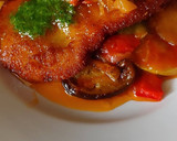 Foto del paso 6 de la receta: Pollo milanesa con tumbet