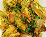Hình bước làm 2 của món Gà kho lá chanh