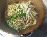Foto langkah ke 5 dari resep Mie Goreng Nyemek Sayur.