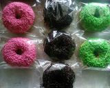 Foto langkah ke 7 dari resep Donat irit tanpa telur.