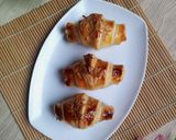 Foto langkah ke 3 dari resep Croissant Pisang Coklat Keju Mini.