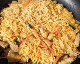 Foto del paso 2 de la receta: Fideos chinos con solomillo, verduras y soja