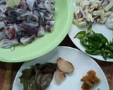 Foto langkah ke 1 dari resep Oseng Cumi Lombok Ijo.