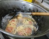 Foto langkah ke 2 dari resep Sosis gulung mie.