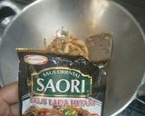 Foto langkah ke 6 dari resep Oseng jamur Lada hitam.