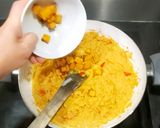 Une image de l'étape 2 de Dahl de lentilles corail et butternut roti.