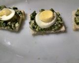 A picture of step 3 of Yogurt Mint Egg Sandwich.