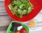 A picture of step 1 of Lettuce Salad.