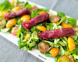 Foto del paso 5 de la receta: Ensalada de canónigos con cecina y nísperos