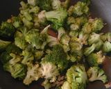 Foto del paso 4 de la receta: Brócoli al ajo