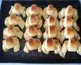 Foto del paso 8 de la receta: Medialunas fáciles y económicas!! Rellenas de dulce de leche 🥐