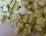 Foto del paso 4 de la receta: Albóndigas de pollo en salsa de calabacín