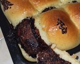Foto langkah ke 5 dari resep Roti Sobek Isi Coklat Tanpa Telur.
