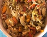 Foto del paso 4 de la receta: Wok de fideos de arroz, pollo y vegetales