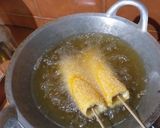 Foto langkah ke 6 dari resep Mozzarella Corndog.
