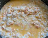 Foto langkah ke 4 dari resep Salmon garlic butter milk rice / Salmon risotto MPASI.