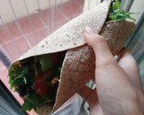 Foto del paso 4 de la receta: Wrap de rúcula mediterráneo