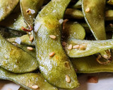 Foto del paso 8 de la receta: Edamame 枝豆 o vaina de soja fresca 🇯🇵🫛 "otoshi" o aperitivo en "izakaya" o taberna, cervecería 🍻Japón