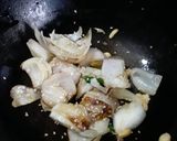 A picture of step 3 of Vietnamese coconut honey mixed caramel chicken.