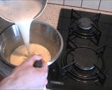 Une image de l'étape 2 de La crème pâtissière à la vanille.