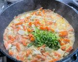 Une image de l'étape 18 de Poulet mariné aux carottes, champignons, épices et coriandre.