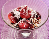 Foto del paso 3 de la receta: Copa de frutas con queso, nata y salsa de chocolate