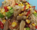Foto langkah ke 4 dari resep Oseng jamur kancing udang.