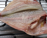 Foto del paso 1 de la receta: Dorada a la espalda