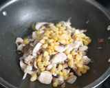 A picture of step 2 of Mushroom corn garlic soup.