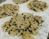 Foto del paso 3 de la receta: Crackers de arroz y sésamo sin gluten y vegan en microondas