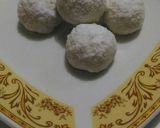 Foto langkah ke 5 dari resep Bola salju aka putri salju aka snow ball (session kesekian sekian) tekstur petjaaaah di mulut 😘.