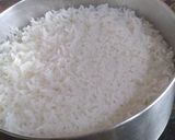 हिरव्या कांद्याच्या पातीचा फोडणीचा भात : (kandyachya paticha fodnicha bhaat recipe in marathi) रेसिपी स्टेप 3 फोटो 
