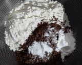 चाॅकलेट ब्राउनी इन कुकर (Chocolate Brownie In Cooker Recipe In Marathi) रेसिपी स्टेप 2 फोटो 