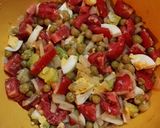 Foto del paso 3 de la receta: Ensalada de tomates, arvejas y más