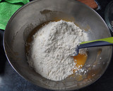 Foto del paso 2 de la receta: Pastel de yogur “alas de mariposa”