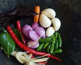 Foto langkah ke 1 dari resep Keong Hitam Bumbu Kuning.