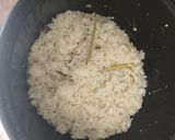 Foto langkah ke 5 dari resep Nasi Daun Jeruk Magic Com.