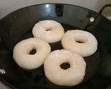 Foto langkah ke 4 dari resep Donat Maizena.