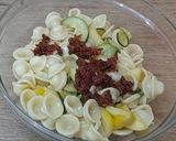 Foto del paso 4 de la receta: Ensalada de pasta con calabacín y tomates deshidratados