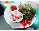 รูปขั้นตอนการทำที่ 1 ของ ผัดพริกแกงผักบุ้งสามชั้นชิ้นโตๆ ☘🌶🐷🔥🐷🌶☘ #กินผักรักสุขภาพ6