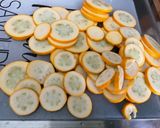 Une image de l'étape 2 de Courgettes jaunes au céleri, tomate,coriandre et épices.