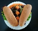 Φωτογραφία βήματος 2 της συνταγής Hot-dog σπιτικά με σαλάτα mix μαρούλι και καρότο