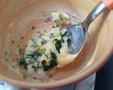 Foto del paso 6 de la receta: Pan de Ajo relleno de queso(y un truquito para tener siempre a mano perejil)