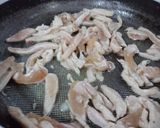 Hình bước làm 2 của món Ức gà xào rau củ