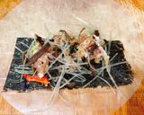 Hình bước làm 3 của món Chả giò thịt cuộn rong biển