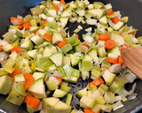 Foto del paso 4 de la receta: Arroz de pollo y verduras al ras el hanout. 2x1