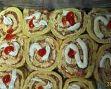 Foto langkah ke 4 dari resep Pizza Tuna Roll.