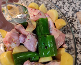 Foto del paso 4 de la receta: Muslitos con patatas y pimientos 😋😋